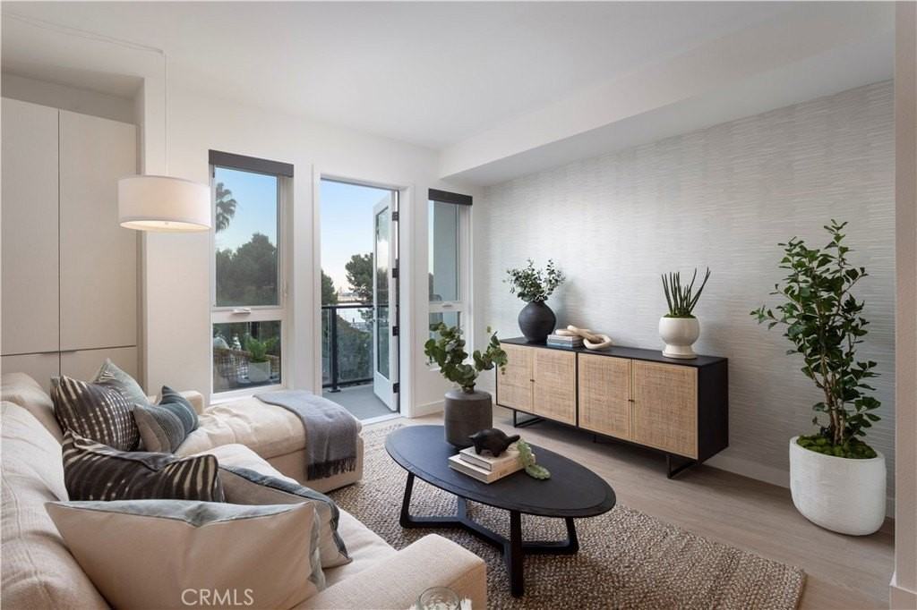 511 S Harbor Blvd #822 - Photo 3 of 16