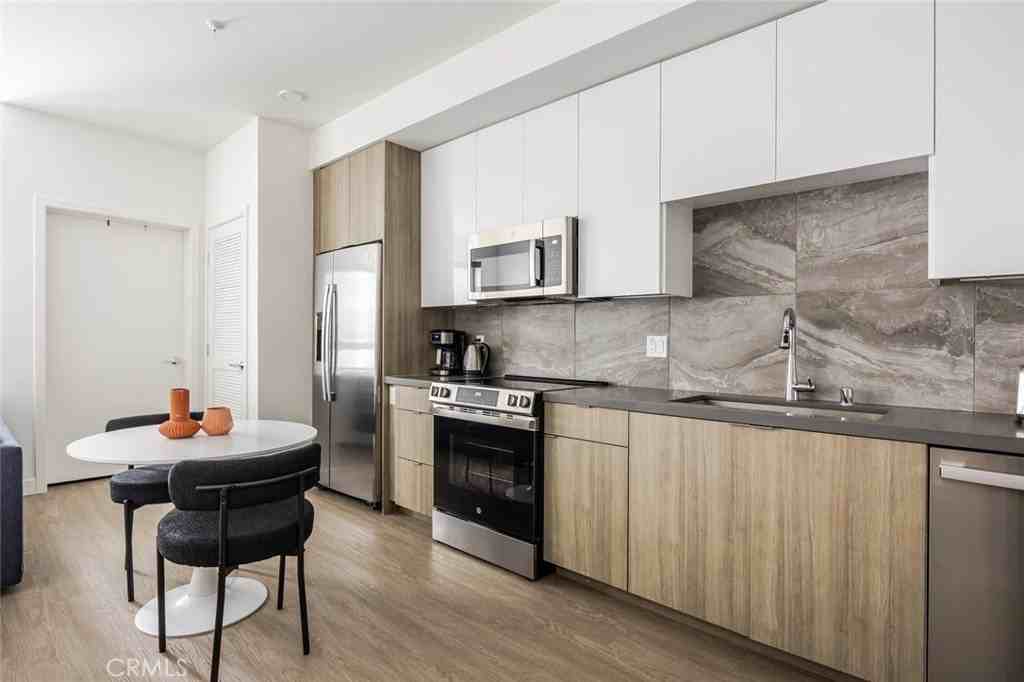 511 S Harbor Blvd #814 - Photo 3 of 20