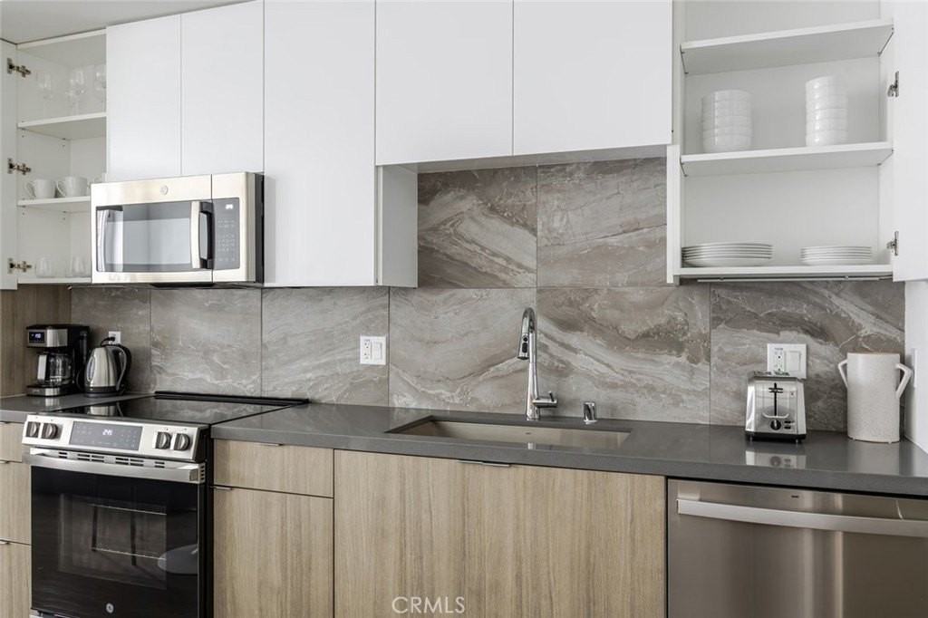 511 S Harbor Blvd #814 - Photo 4 of 20