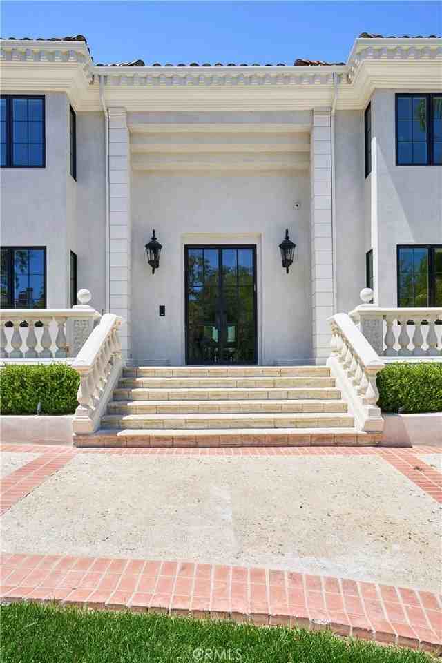 4427 Westchester Dr - Photo 3 of 50