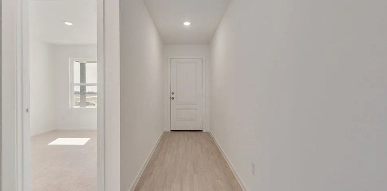 613 Holleman Dr - Photo 3 of 26