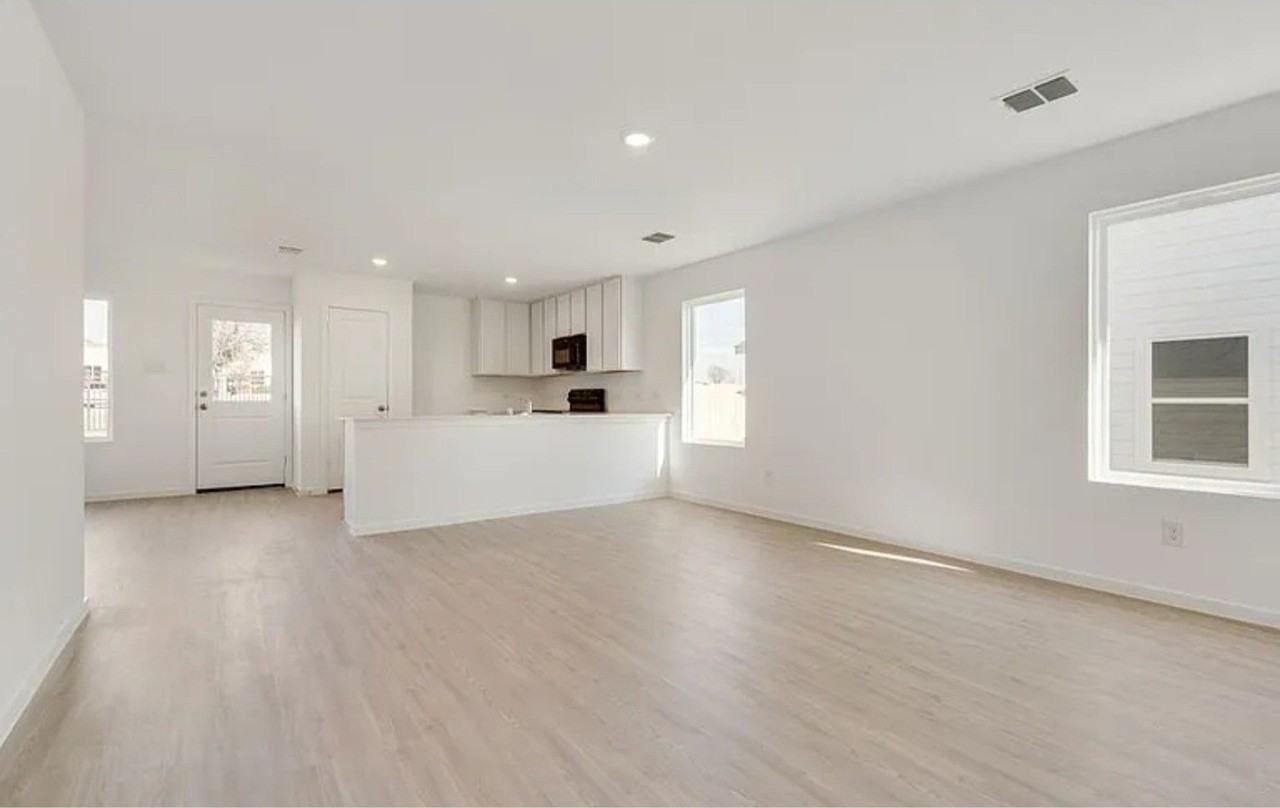 613 Holleman Dr - Photo 4 of 26