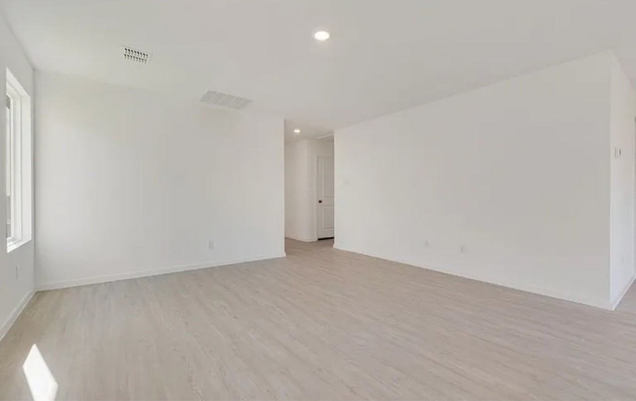 613 Holleman Dr - Photo 5 of 26