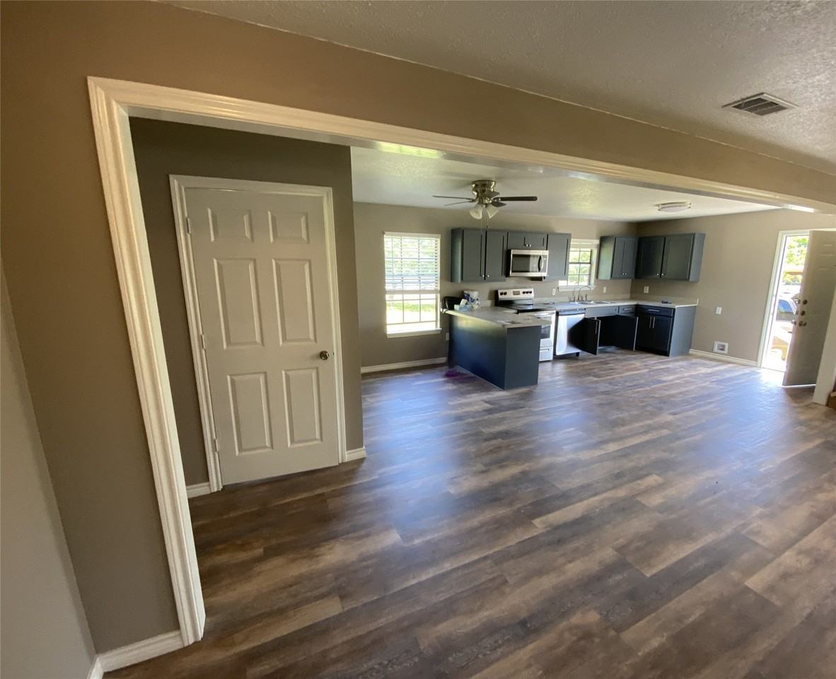 1502 Daffan Ave - Photo 6 of 22