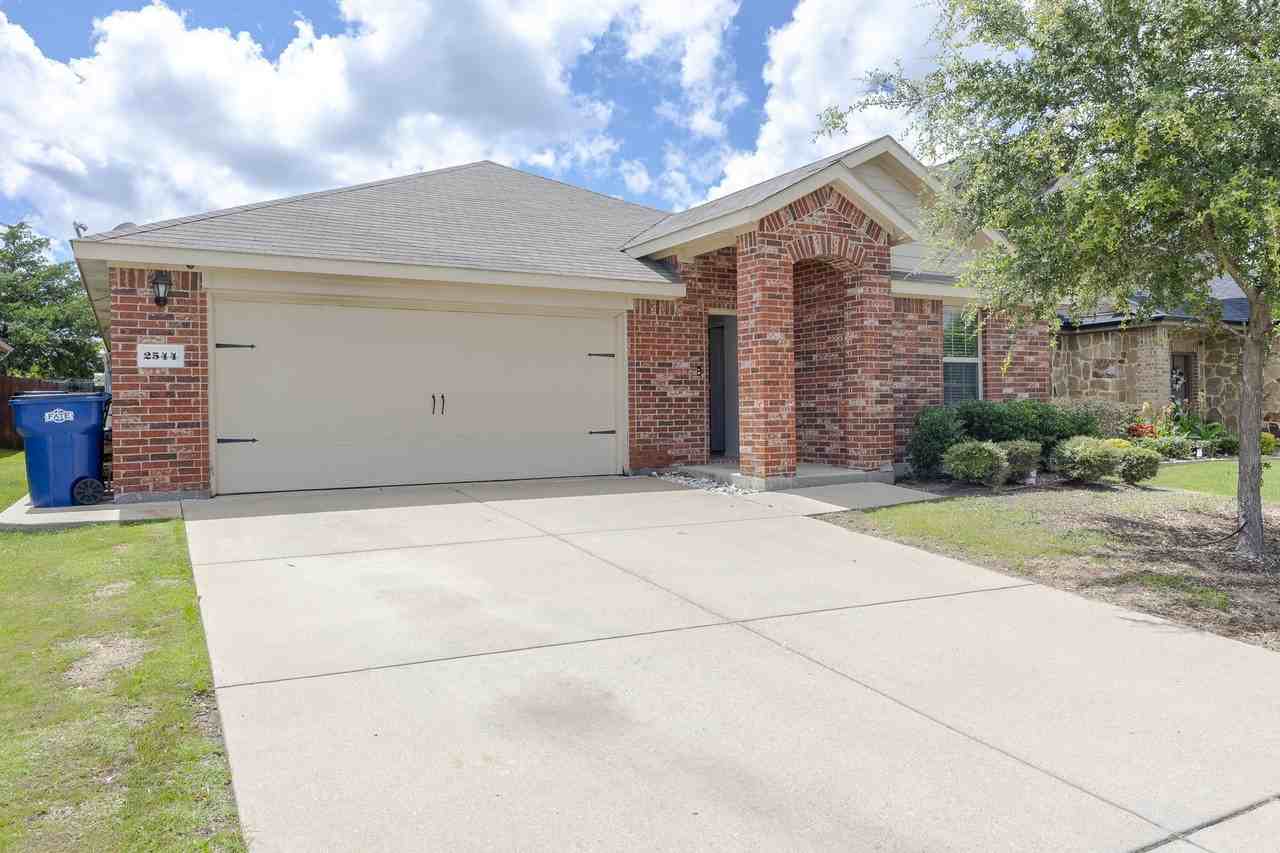 2544 Saldana Dr - Photo 3 of 28
