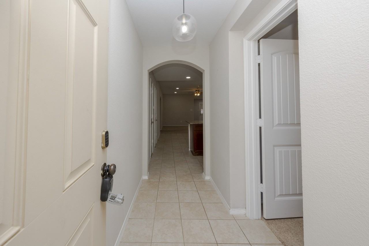 2544 Saldana Dr - Photo 4 of 28