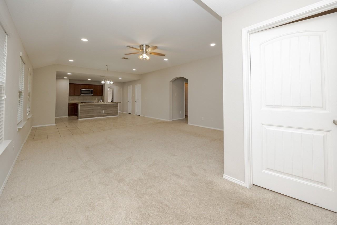 2544 Saldana Dr - Photo 5 of 28