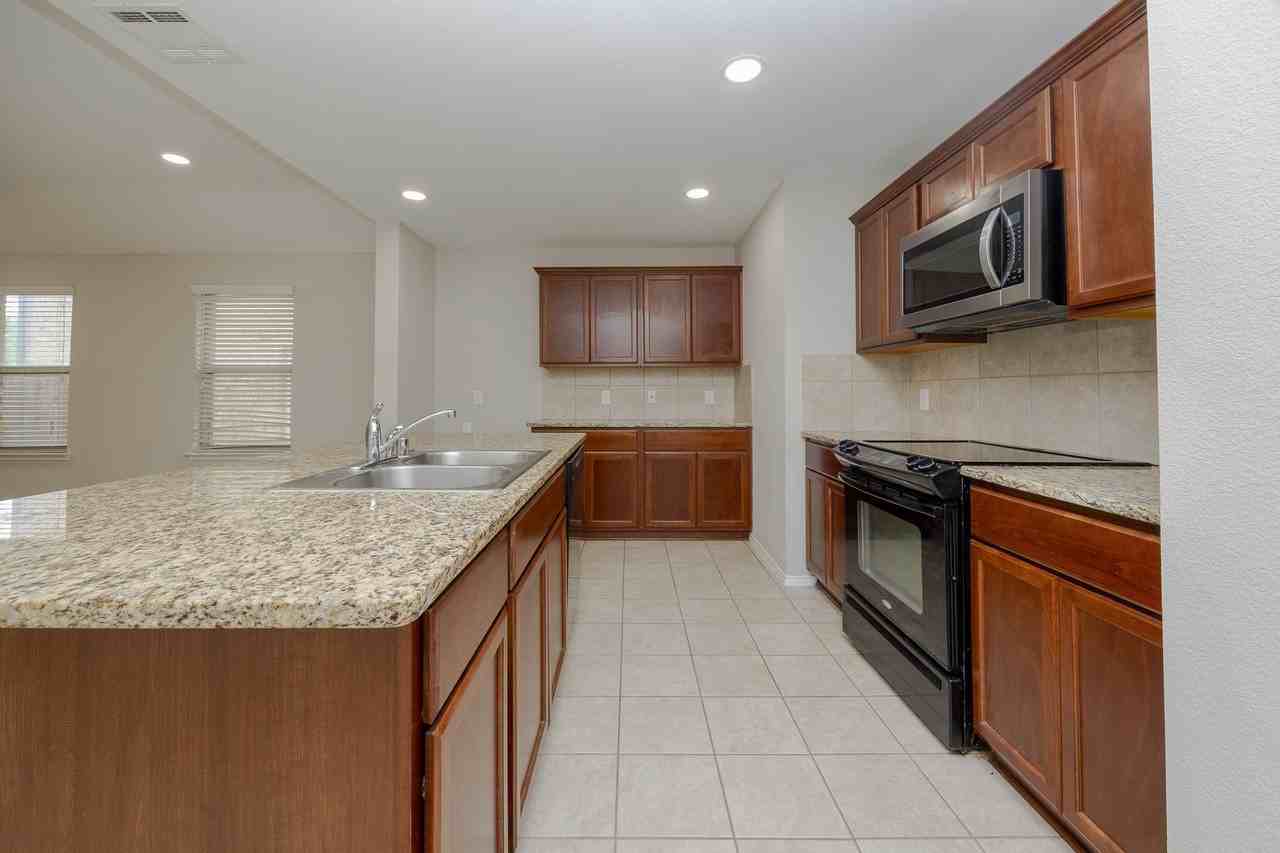 2544 Saldana Dr - Photo 7 of 28