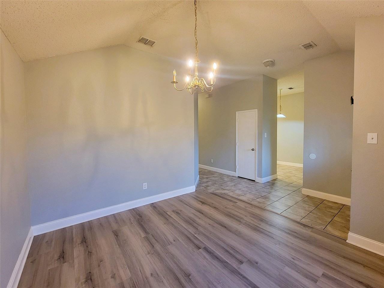 829 Beaver Creek Dr - Photo 2 of 15