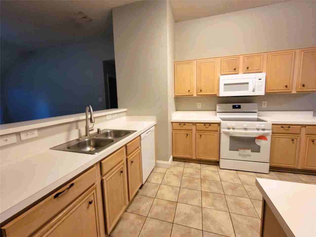 829 Beaver Creek Dr - Photo 4 of 15