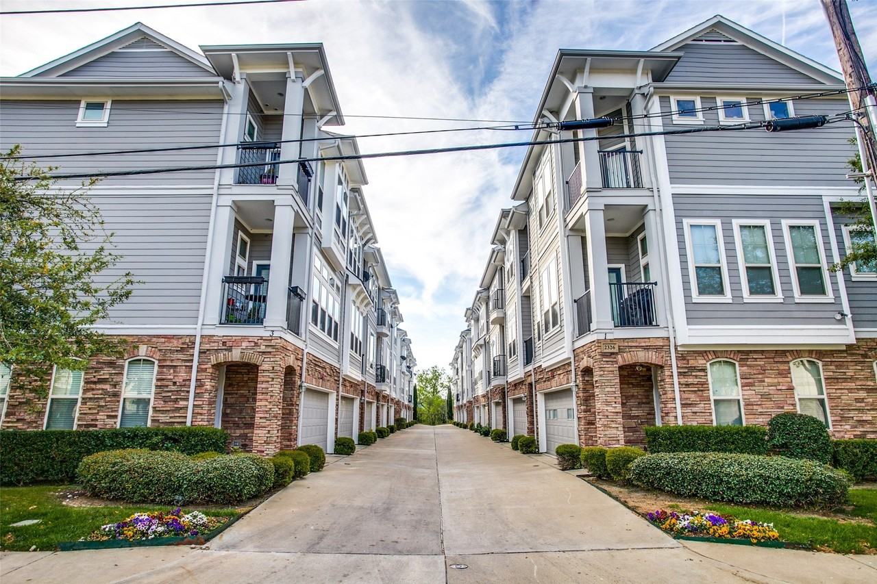 2326 Stutz Dr #117