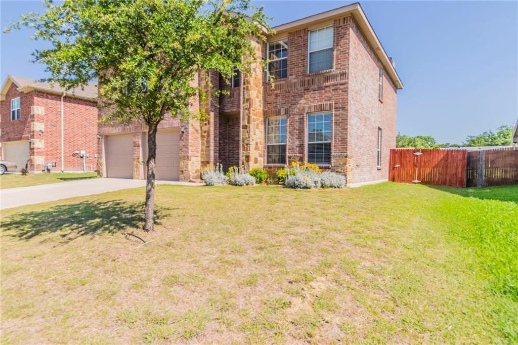 560 Griffith Dr - Photo 2 of 19