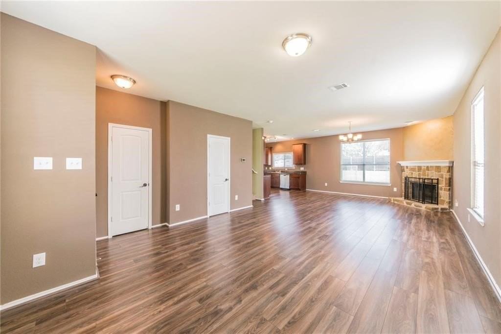 560 Griffith Dr - Photo 4 of 19