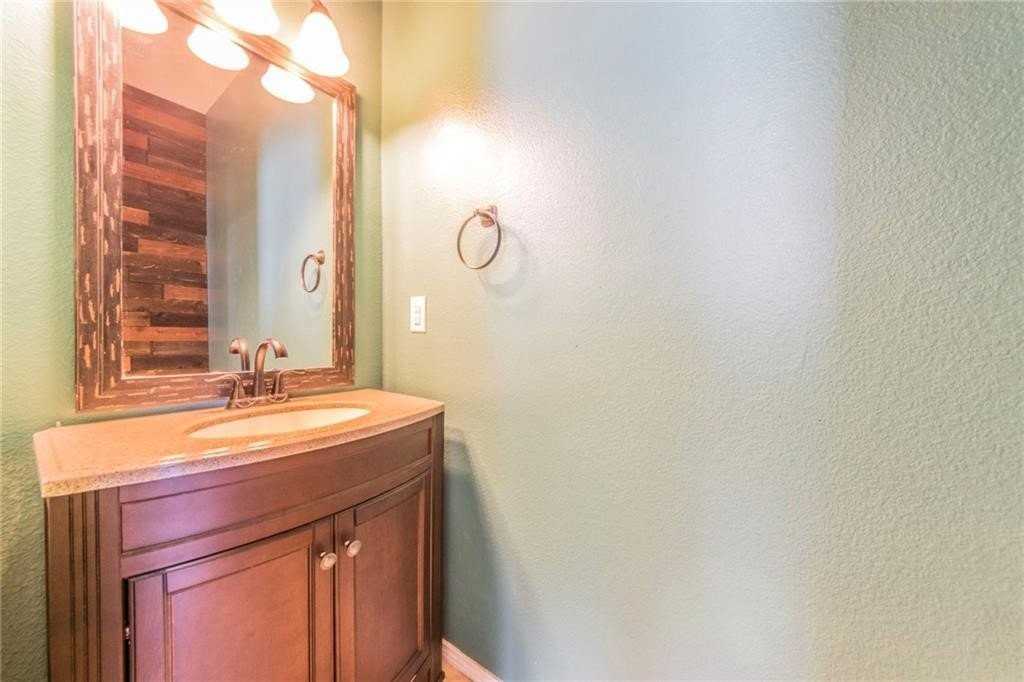 560 Griffith Dr - Photo 5 of 19