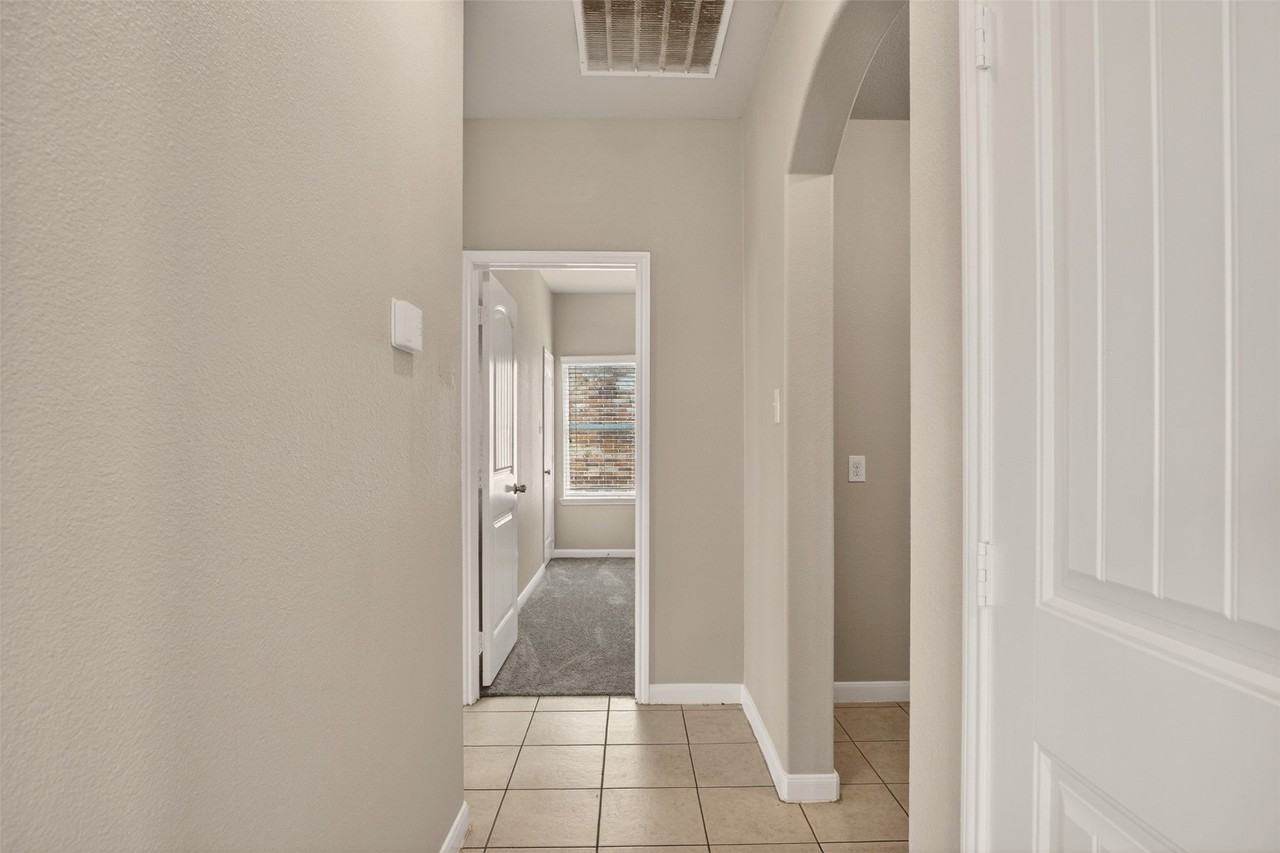 9105 Switchgrass Ln - Photo 4 of 20