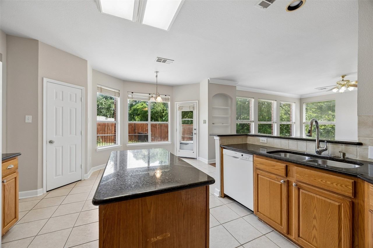 3702 Senada Trl - Photo 5 of 20