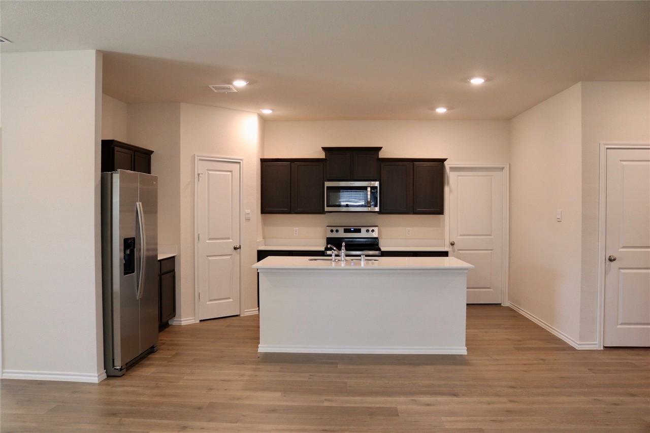 1436 Briar Hill Dr - Photo 3 of 21