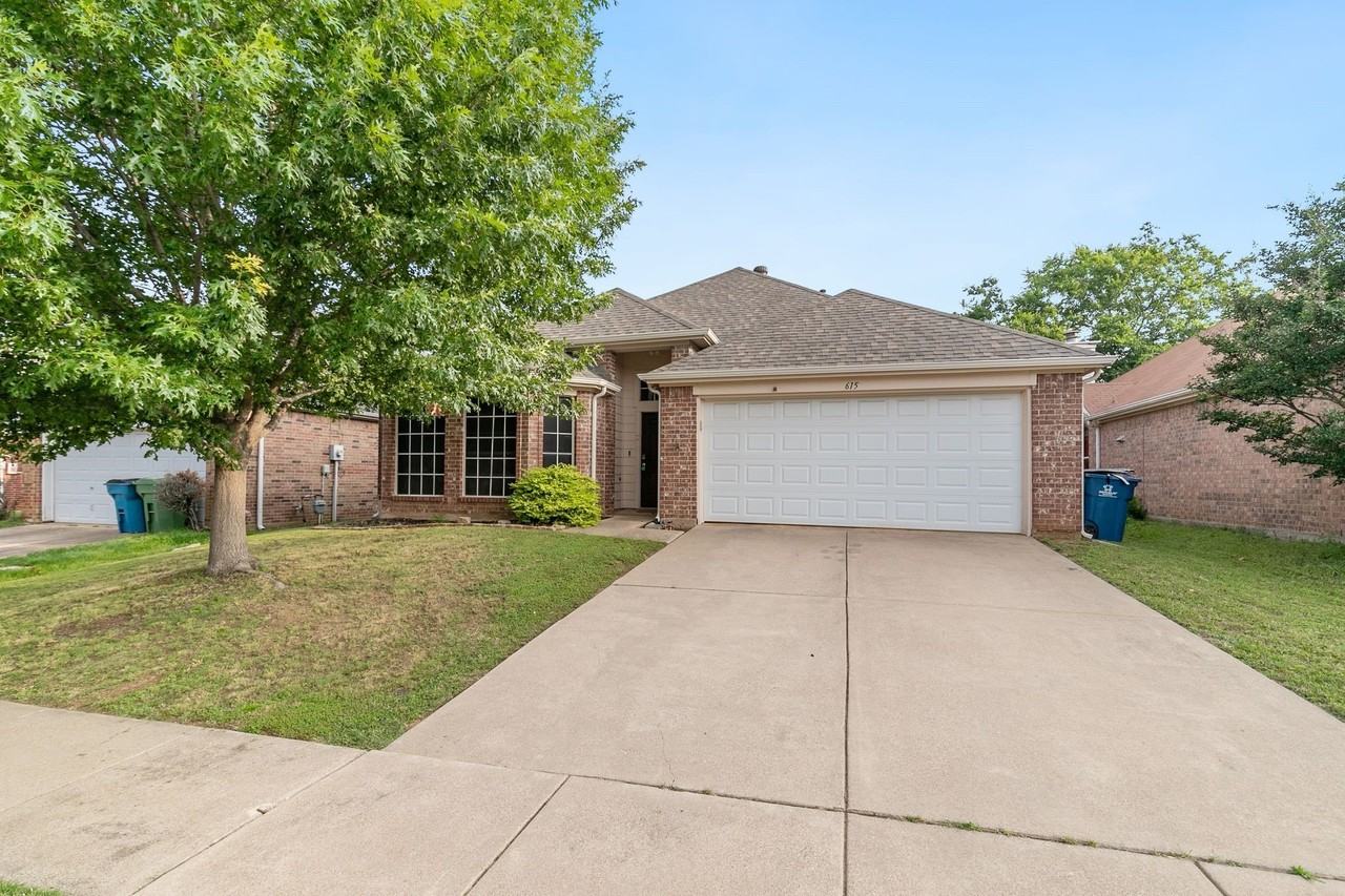 615 Lake Bridge Dr - Photo 2 of 25