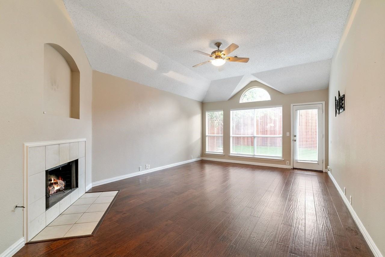 615 Lake Bridge Dr - Photo 4 of 25