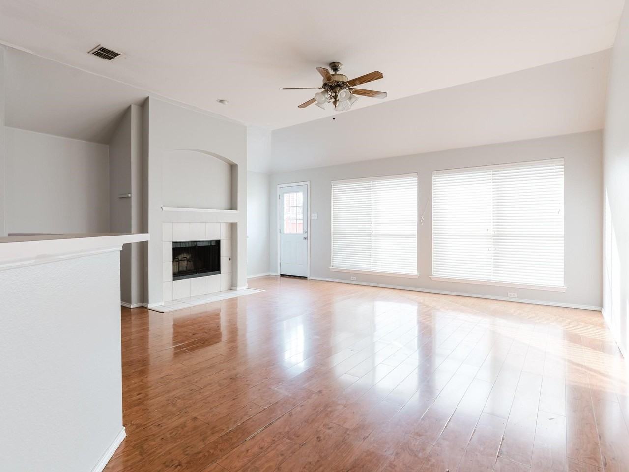 1514 Clear Creek Dr - Photo 2 of 24