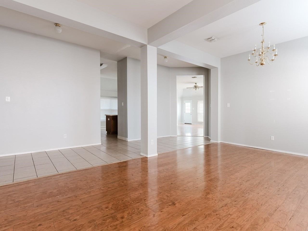 1514 Clear Creek Dr - Photo 5 of 24
