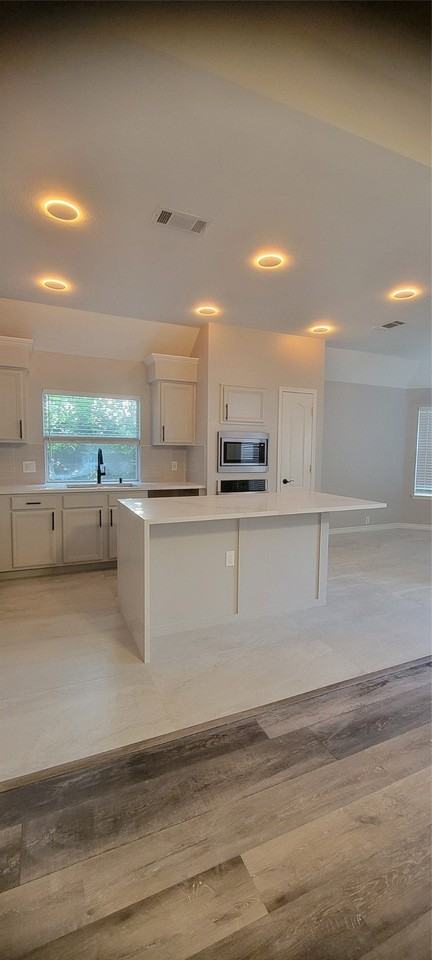 2909 Madison Ct - Photo 3 of 11
