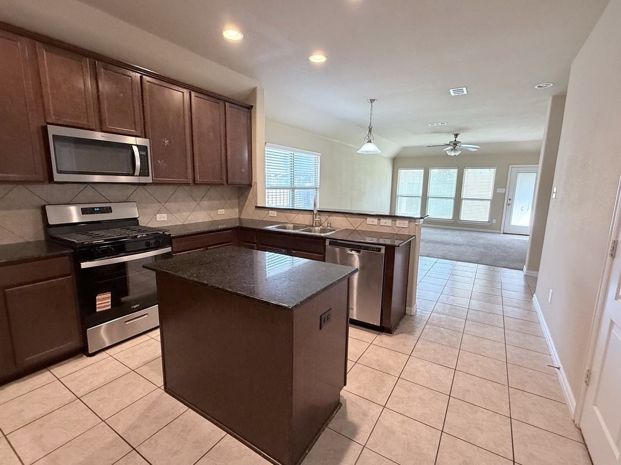 616 Kinghaven Dr - Photo 4 of 21