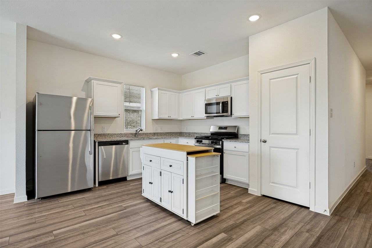 1321 Elliott Rd - Photo 6 of 27