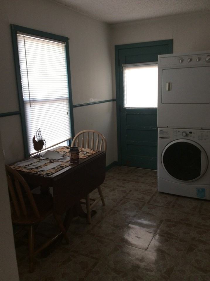 741 S Crockett Dr - Photo 3 of 8