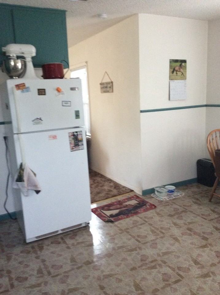 741 S Crockett Dr - Photo 4 of 8