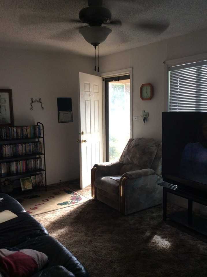 741 S Crockett Dr - Photo 5 of 8