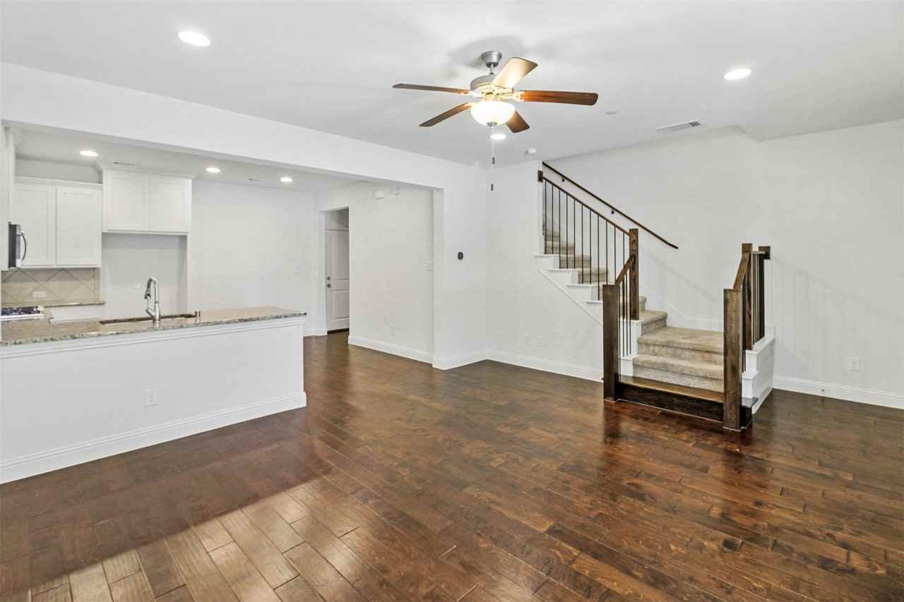 5208 Mcpherson Ln - Photo 3 of 23