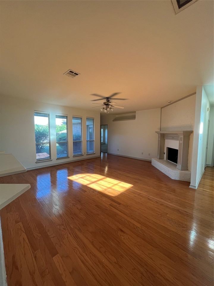 1200 Oakley Dr - Photo 2 of 18