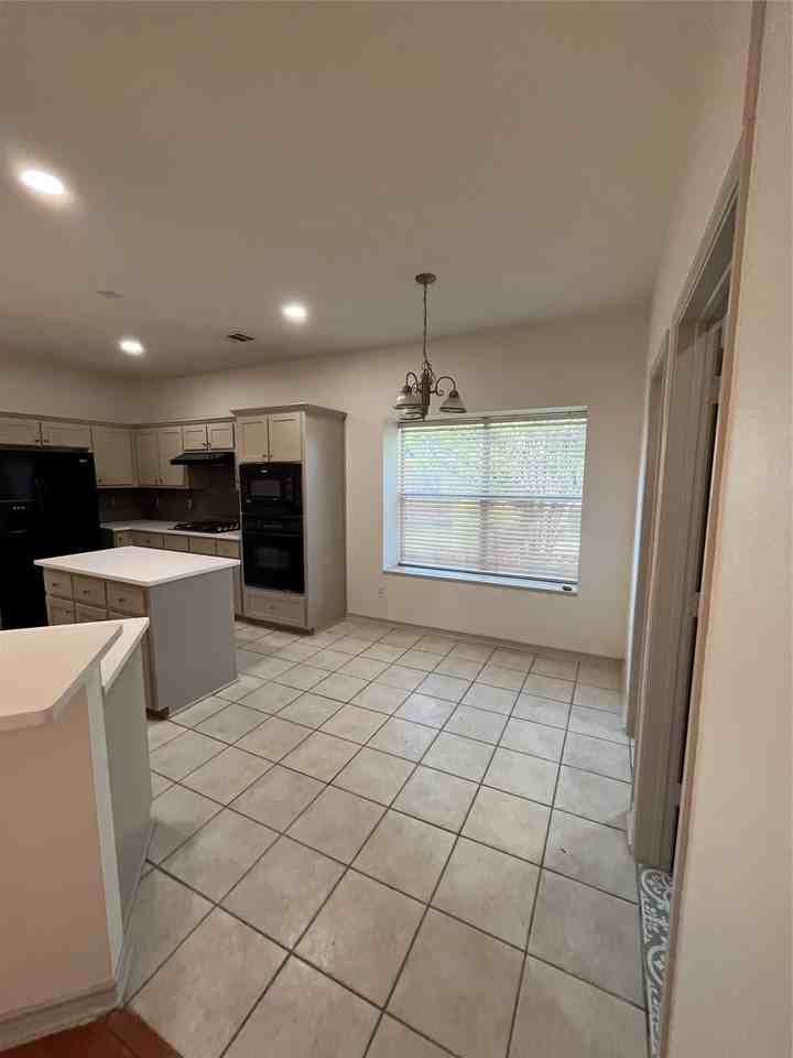1200 Oakley Dr - Photo 6 of 18