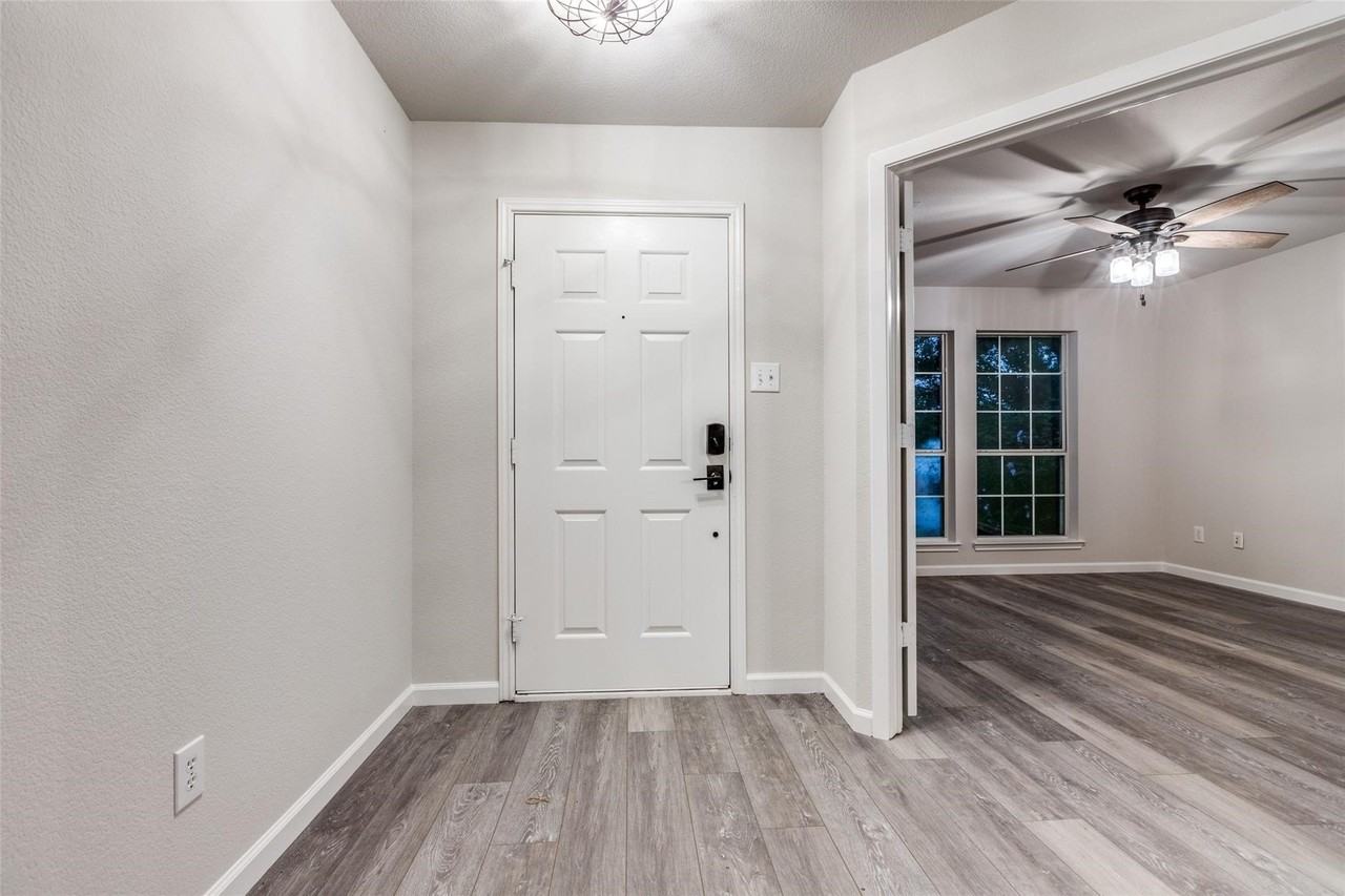 1817 Heron Dr - Photo 2 of 32