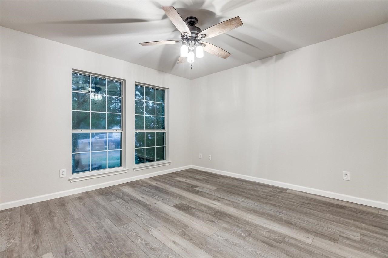 1817 Heron Dr - Photo 5 of 32