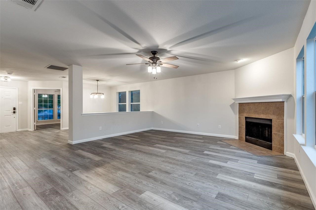1817 Heron Dr - Photo 4 of 32