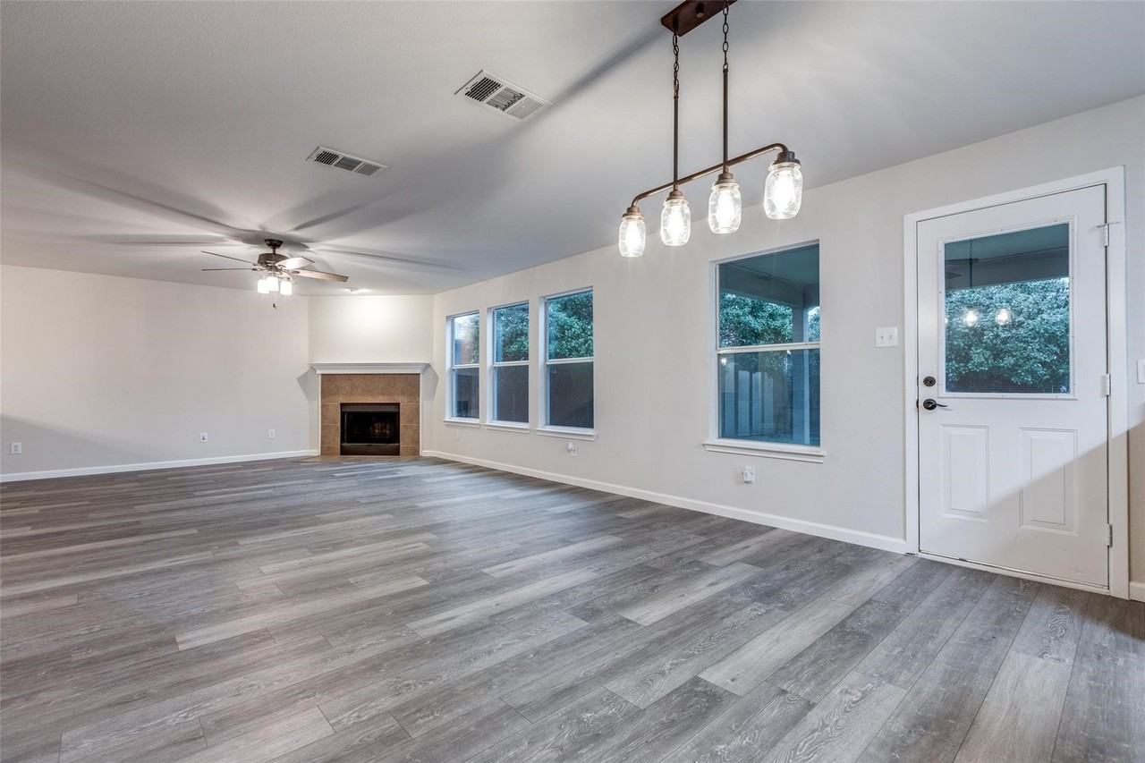 1817 Heron Dr - Photo 6 of 32