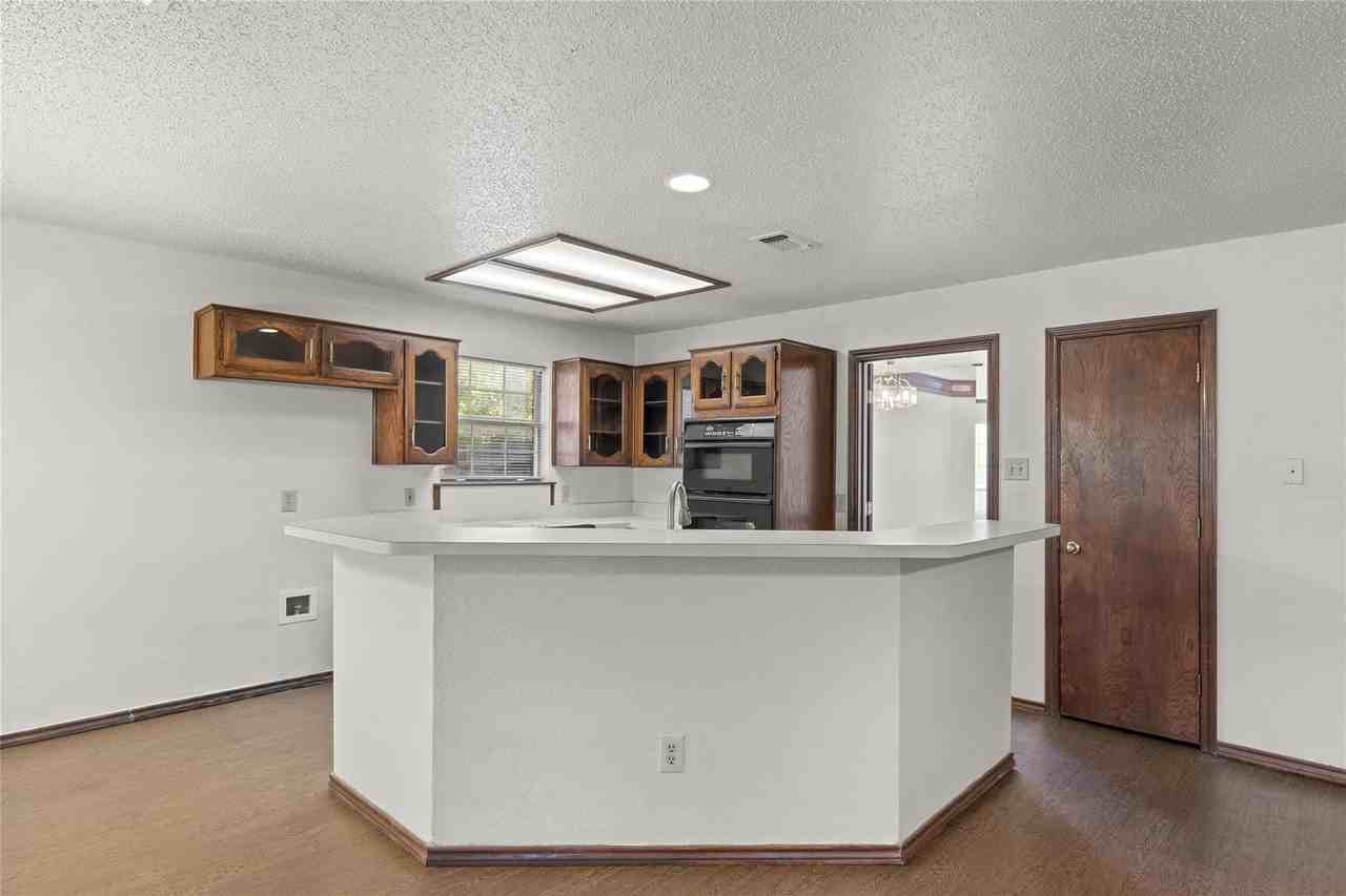 1423 Holveck Dr - Photo 4 of 29