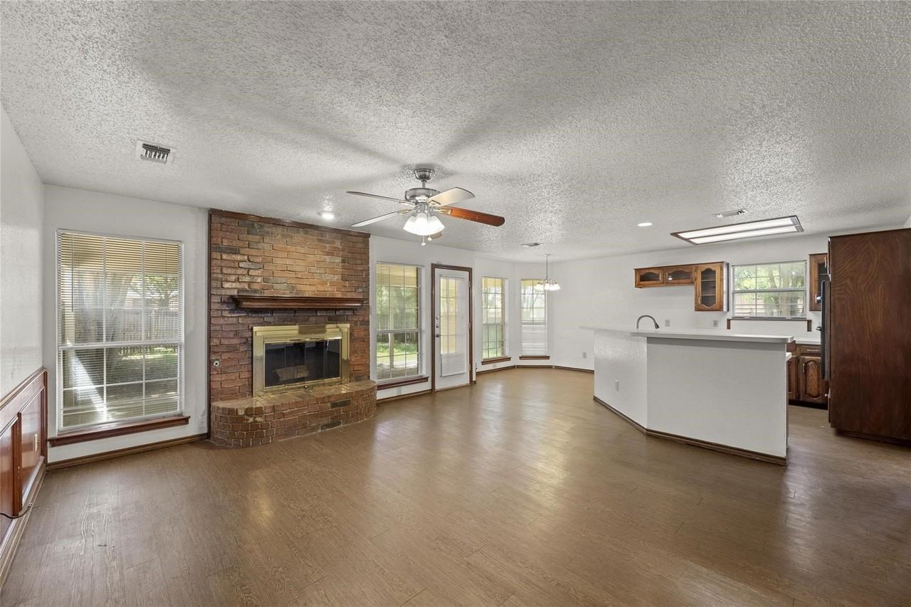1423 Holveck Dr - Photo 5 of 29