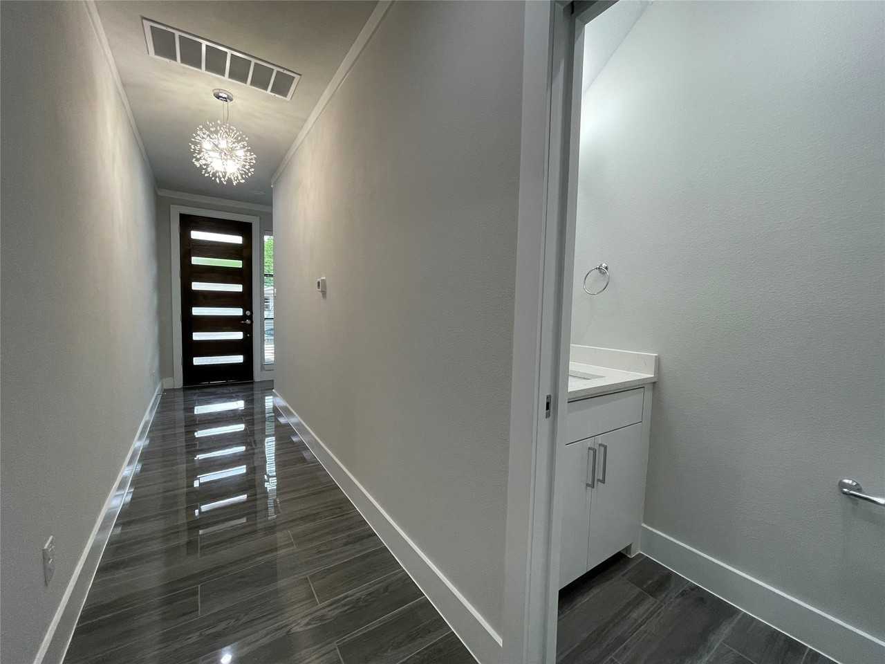 2417 N Winnetka Ave - Photo 2 of 34