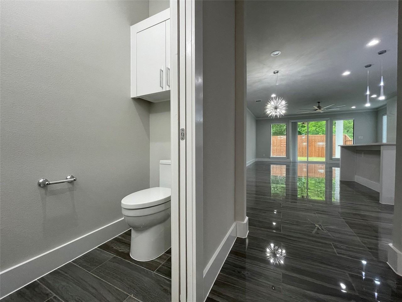 2417 N Winnetka Ave - Photo 3 of 34