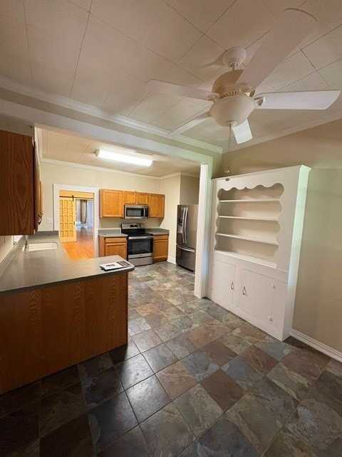 1018 Portland Ave - Photo 4 of 12