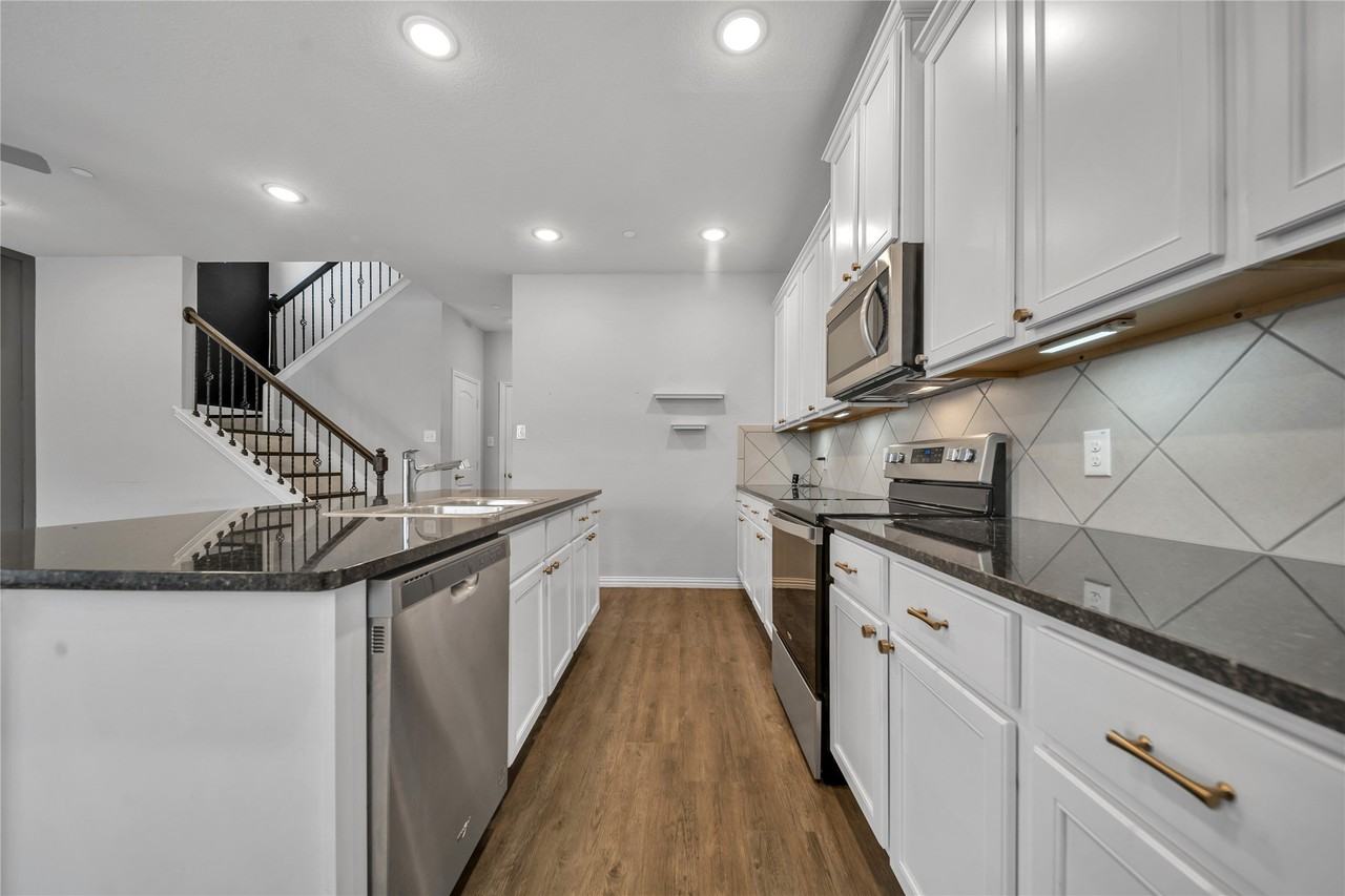 2817 Bellflower Dr - Photo 4 of 17