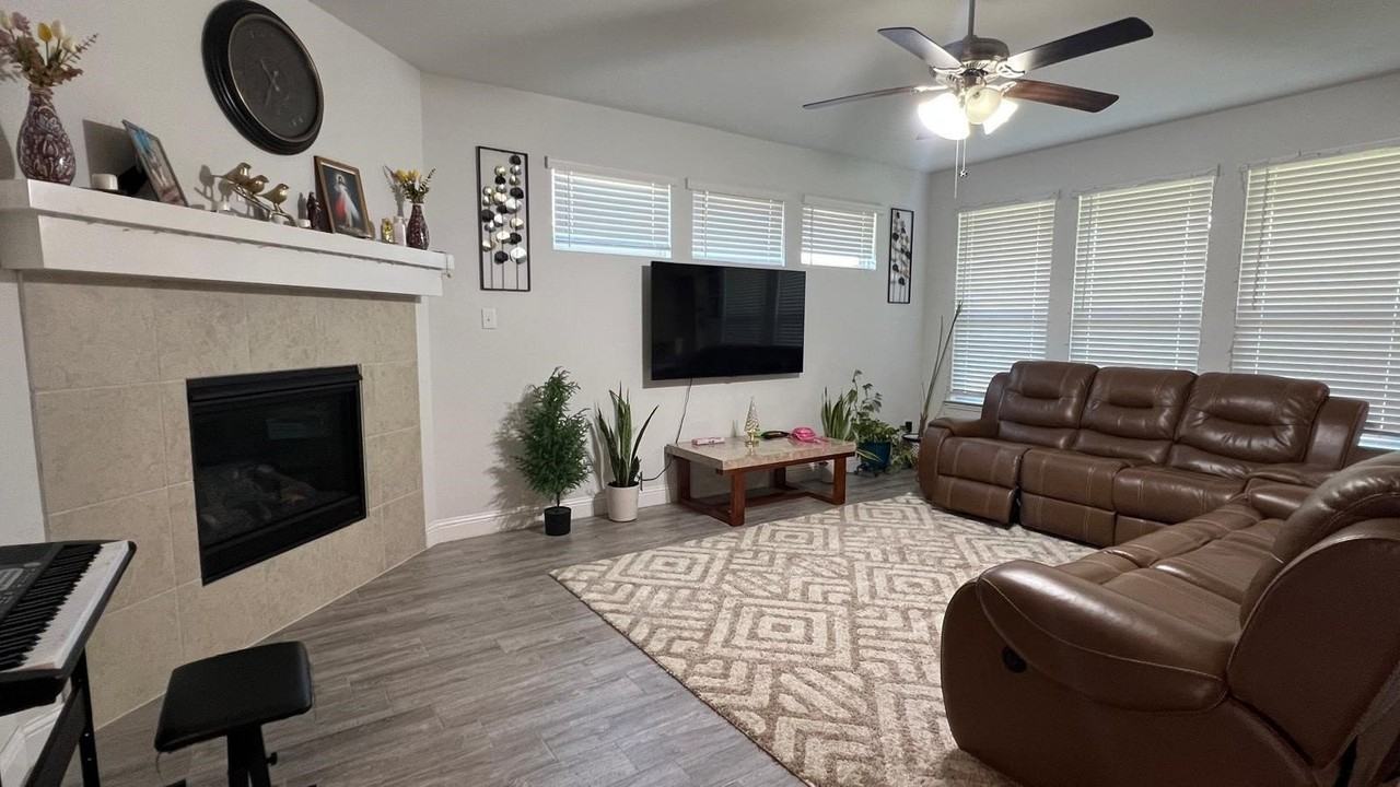 11012 Silver Falls Ct - Photo 6 of 32