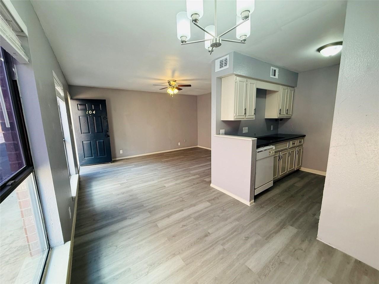 60 W Washington St #111 - Photo 3 of 10