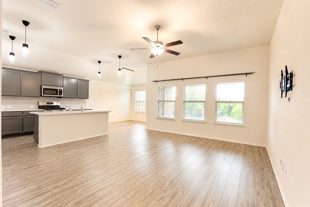 1740 Alamandine Ave - Photo 4 of 24