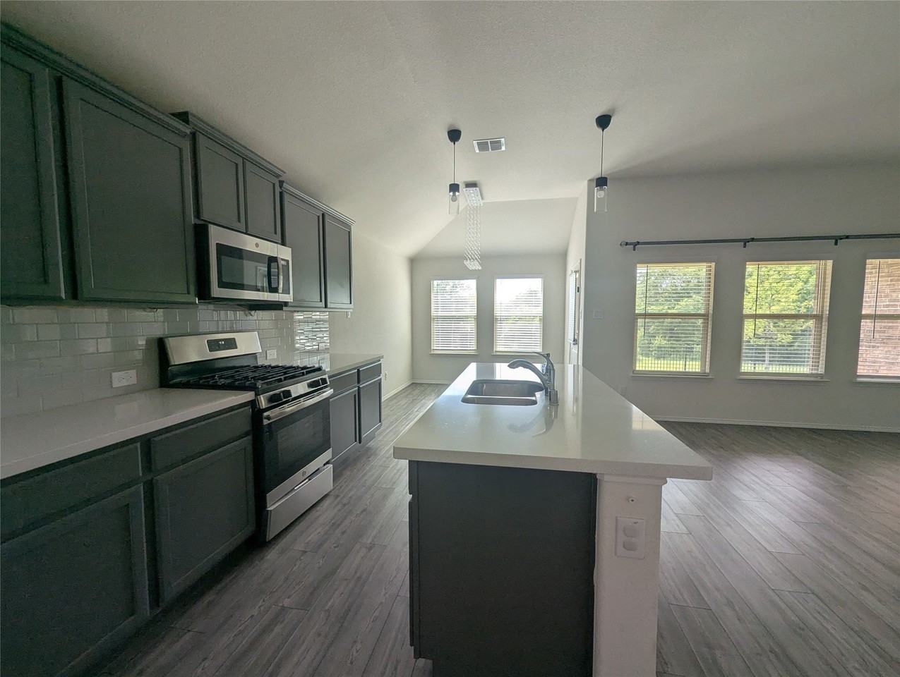 1740 Alamandine Ave - Photo 6 of 24