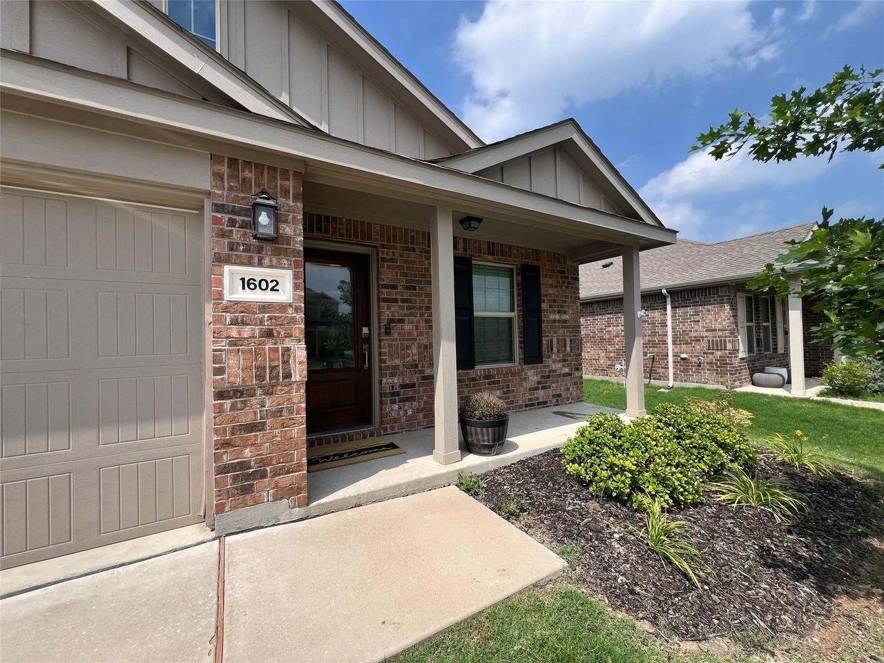1602 Westfall Dr - Photo 2 of 37