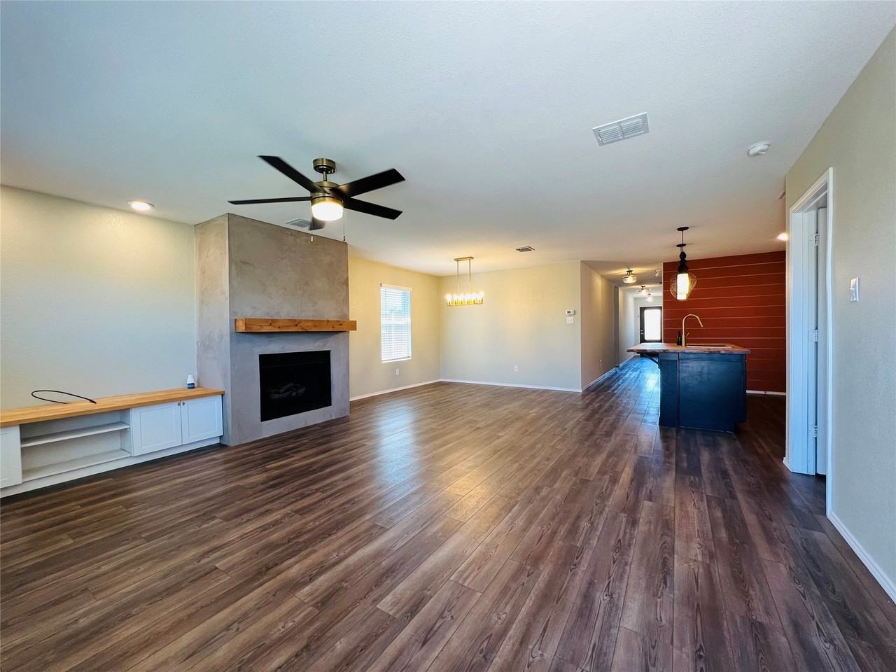1602 Westfall Dr - Photo 6 of 37